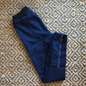 GAP Jeans - GAP Dark Wash Legging Jean with Zipper Detail GAP Jeans - GAP Dark Wash Legging Jean with Zipper Detail